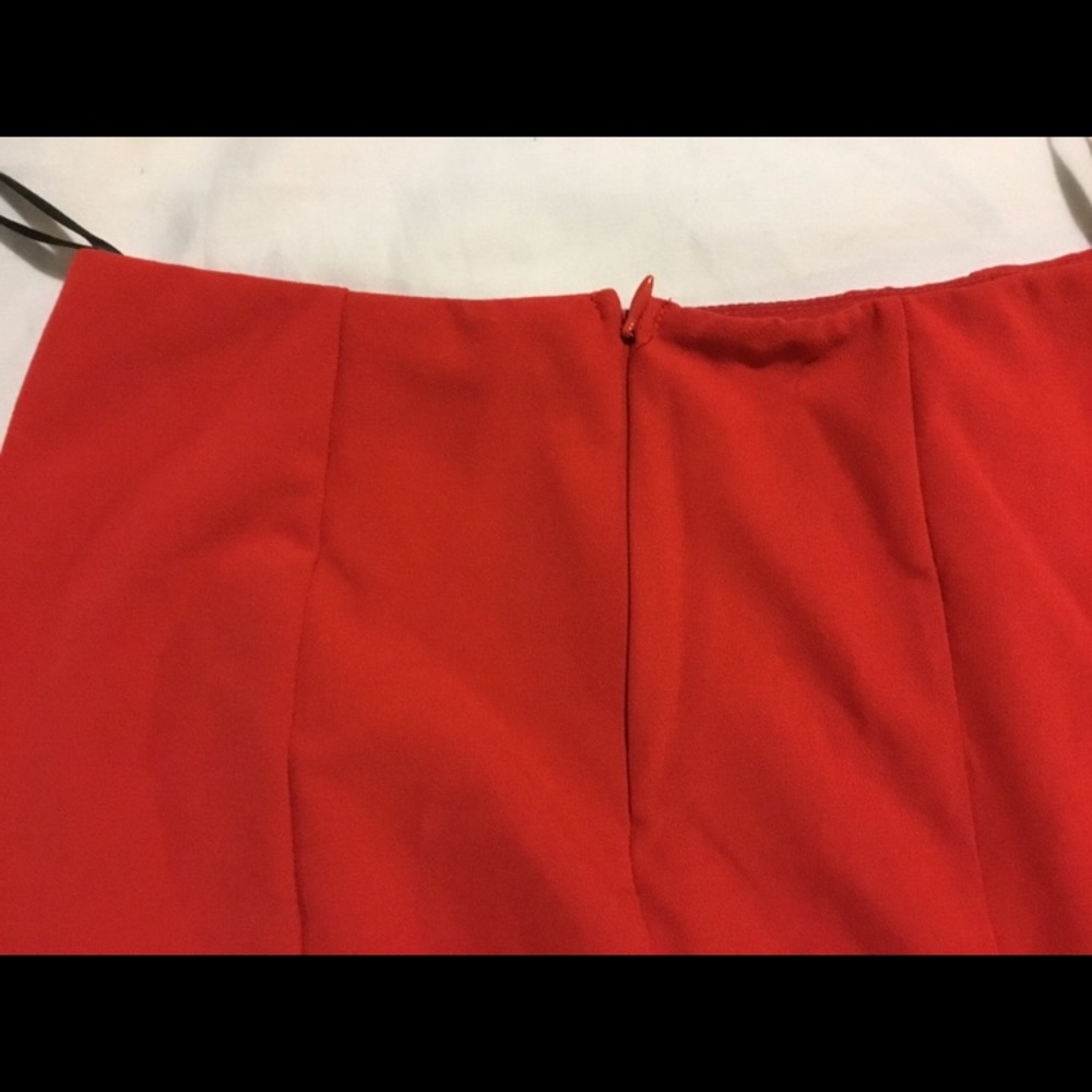 Red mini skirt - Picture 4 of 5